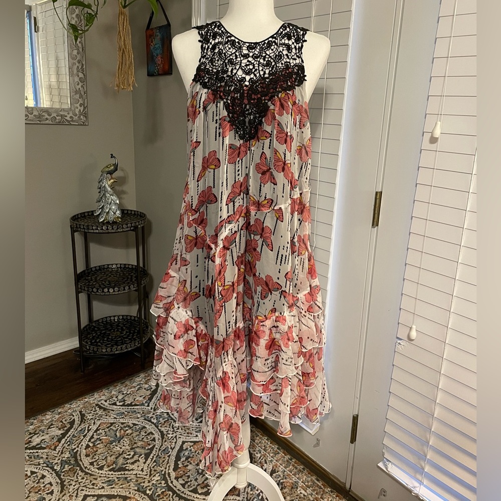 Ryu crochet neckline butterfly print chiffon dress L